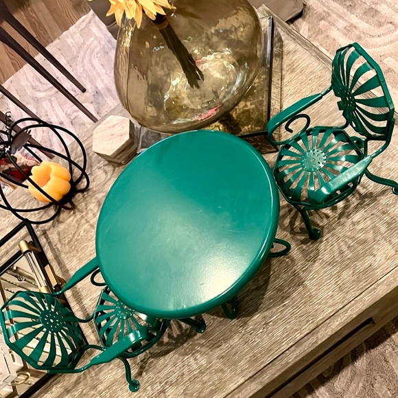 American Girl Kit’s Birthday Table and Chairs - Picture 4 of 8